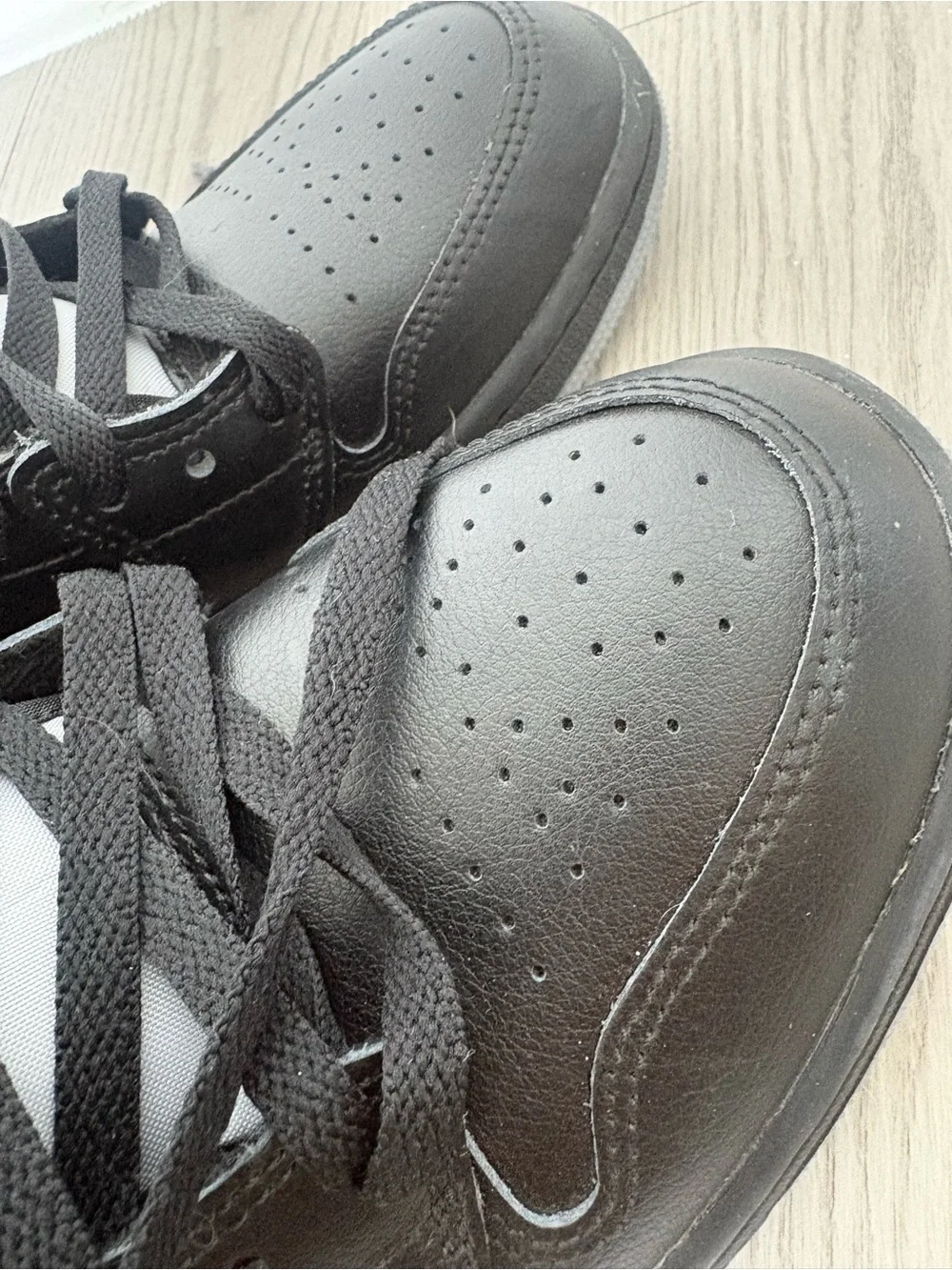 Jordan 1 Mid SE Black Metallic